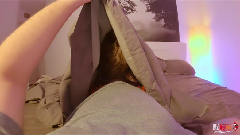 OlxRedFox: Madrasta secretamente entra no meu quarto para chupar meu pau...