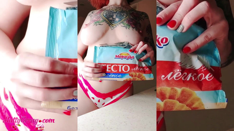 Katty Grray: Nua gata peituda seduz e faz pães - solo amador
