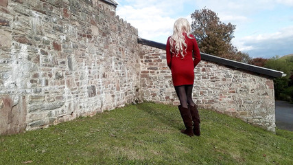 The Midnight Minx: Di gereja dalam pakaian baru