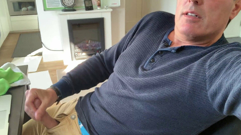 TJenner: Дрочу и кончаю на мои джинсы. Интенсивный оргазм