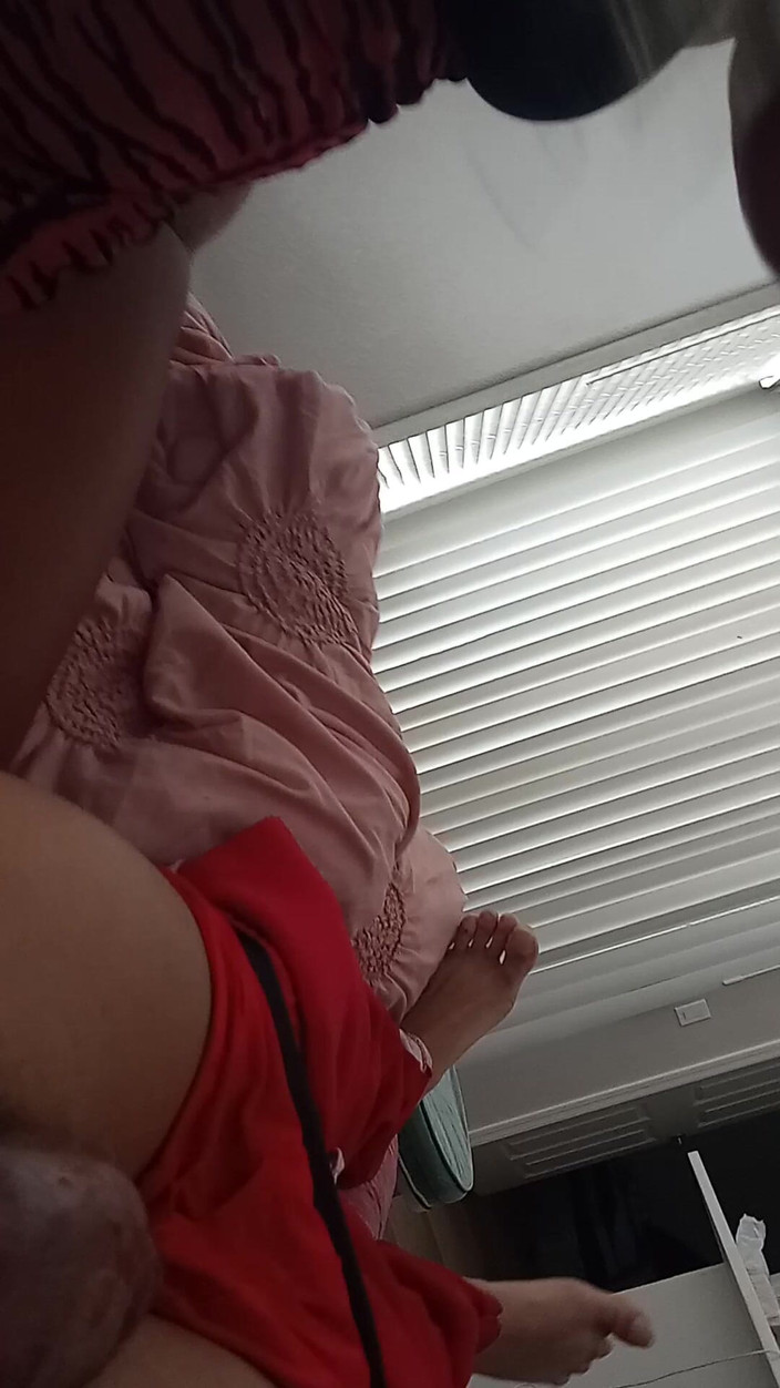 Lola Tha Pink Bunny: Môi chân không bú kẹo ngay