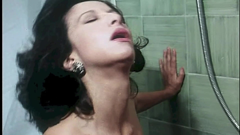 Inthe MILF room: Pesta seks dengan lemak dengan minum kencing