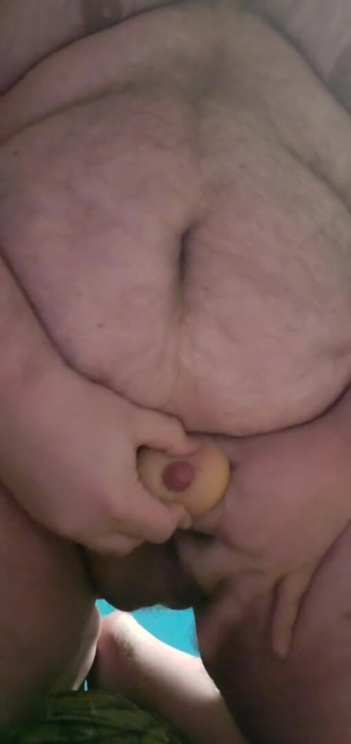 Danzilla White: 내 침대에 무릎을 꿇고 내 주머니 보지를 가지고 노는 중