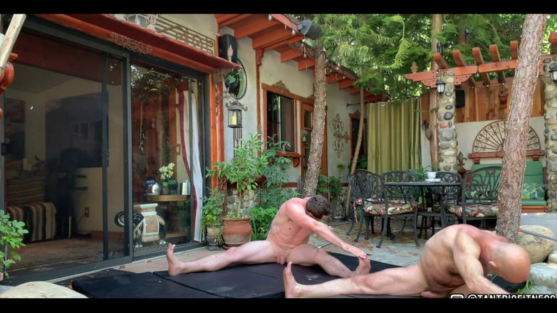 Tantric Fitness: Antrenament pilates goală!