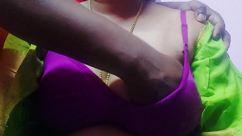 Desi Mohini: Une bhabhi excitée à gros nichons donne du plaisir sexuel à son...