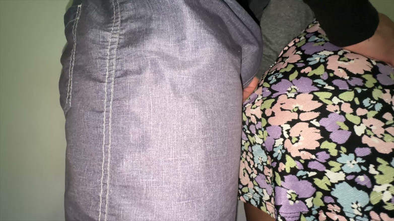 CoupleOfHotSins: Ella Agarra El Pene De Un Extraño Con Una Gran...