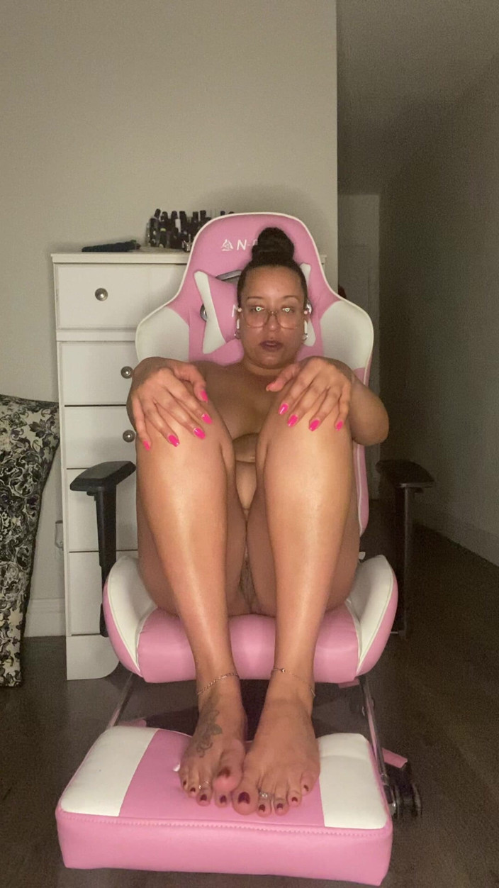 Tan feets: Latina Nude Stinky Foot Worship Instructional with Sock Removal