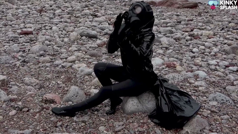 UKCuteGirl Lucy Lauren: Gas mask goddess - gummi-neosuit &amp;pvc mac beach necken