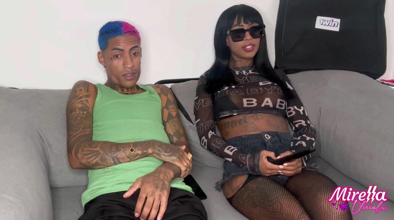 Mirellaoficialx: Můj přítel se nezmění, pokaždé, když mě přijde navštívit, jsou...