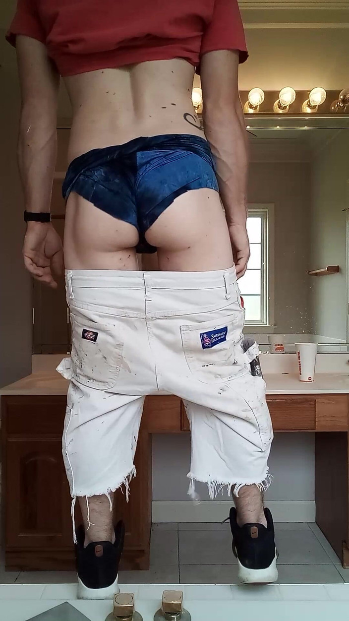 The Lizard King: Sledujte, jak si odlupuji šortky