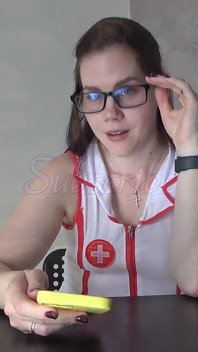 Examination by Dr. Anna Humiliates a Small Dick in French