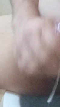Mi sono masturbato in bagno