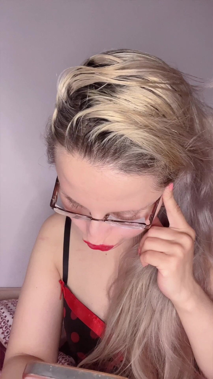 FinDom Goaldigger: あなたのコックの大きな赤い唇