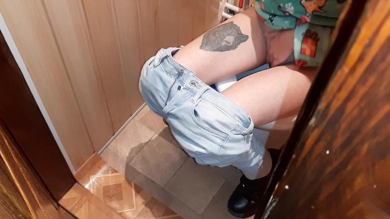 Lesbian-illusion: Bir yabancıyı umumi tuvalette tuvalette mastürbasyon yaparken yakaladım ve aynı...