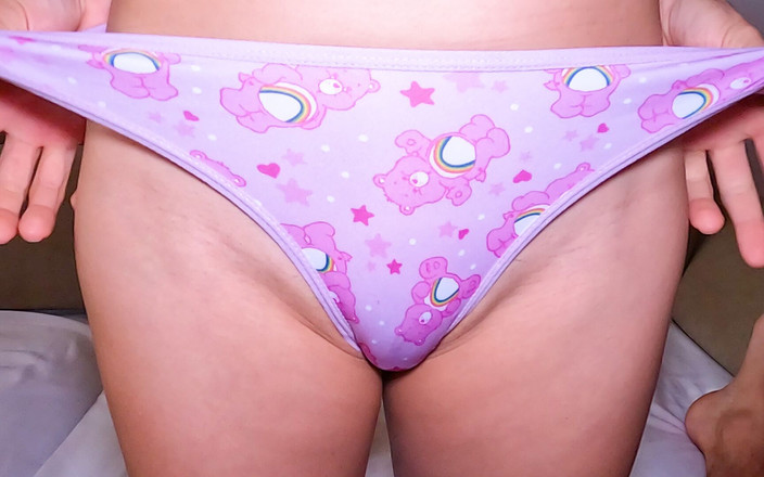 Yakira Amateur: Настоящая тинка с большими натуральными сиськами в трусиках примеряет На Hall, подборка