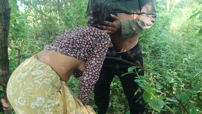 seema: Bhabhi jangal mi akeli mili aur möpse nikala bhabhi ka