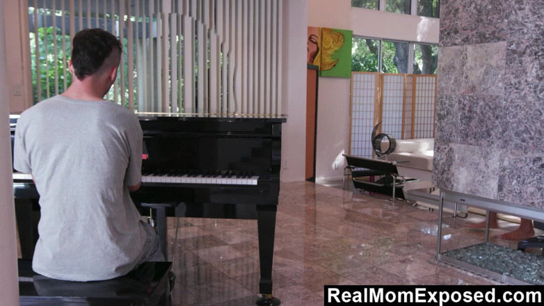 Real Mom Exposed: Real stepmom exposed - hot stepmom Rachel Cavalli helps out distracted...
