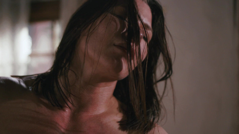 SweetheartVideo: लेस्बियन मालिश उसके नीचे 5_scene 1_rub