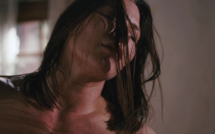 SweetheartVideo: Lezbiyen masajı onu aşağı 5_scene 1_rub