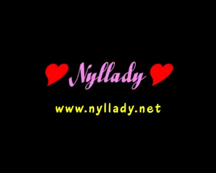 Nyllady: Reibe mit hohem absatz im schritt