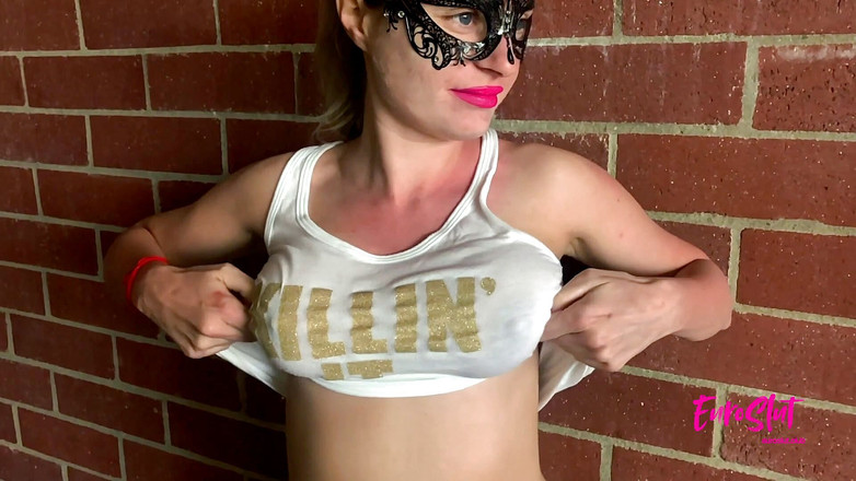 Euroslut: 22 tygodnie w ciąży slo-mo titty drop