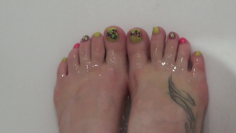 Goddess Misha Goldy: Toes, toe nails and foot fetish!!!