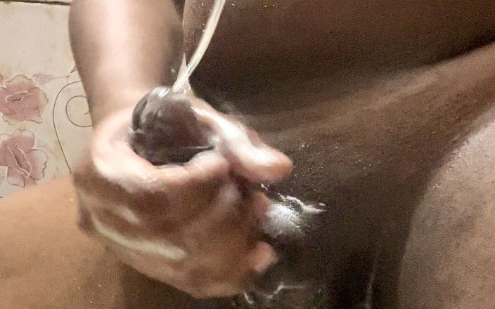 Hacker Boy: ガールフレンドはセックスのために遠すぎます巨大なザーメンで自慰行為をする必要があります