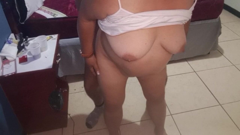 Sofixxx: 70-letnia babcia mojej dziewczyny zerżnięta na stojąco pieska