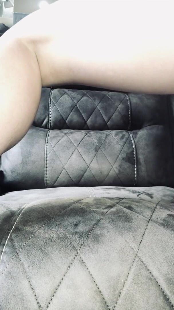 Scar studio: Shaking orgasm from anal plug and dildo.