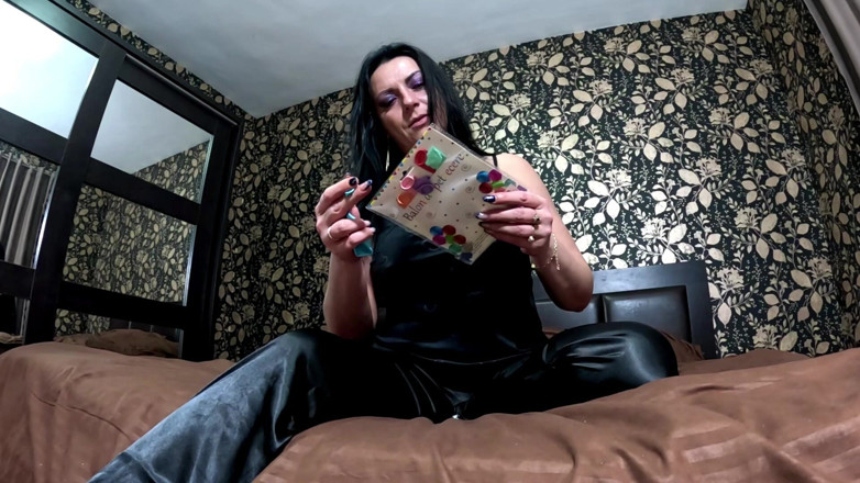 MilfyCalla: Tachinare cu fetiș cu balon din satin, joc cu unghii și...