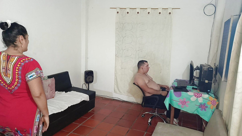 oficialkairadenaly: Meine offizielle stiefschwester findet mich beim porno-schauen und ich ficke...