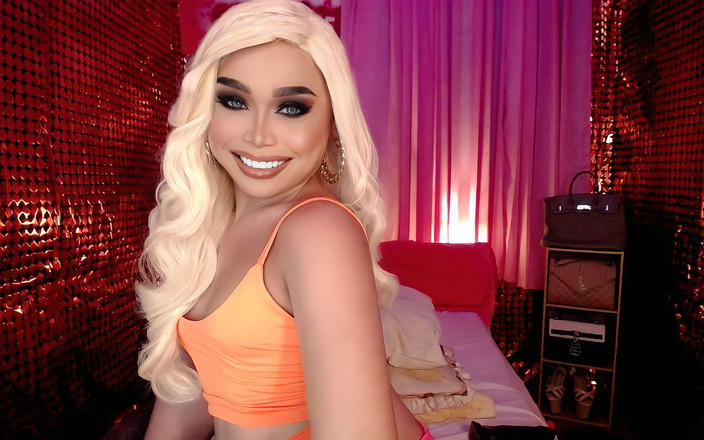 HalsyCara: Blonde Shemale.