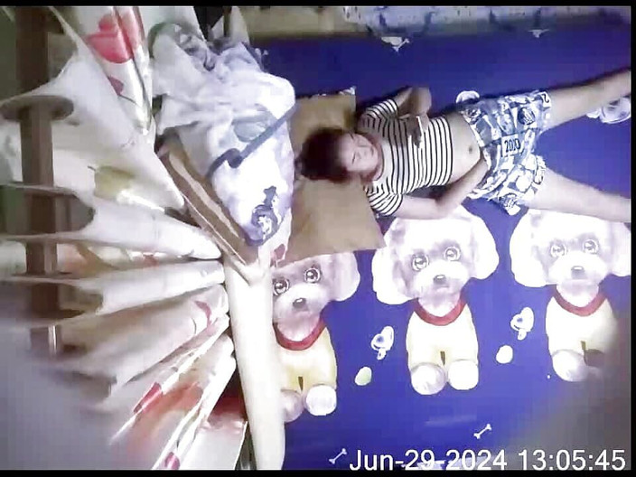 skyunited007: Guarda la fotocamera del laptop per vedere cosa sta facendo...