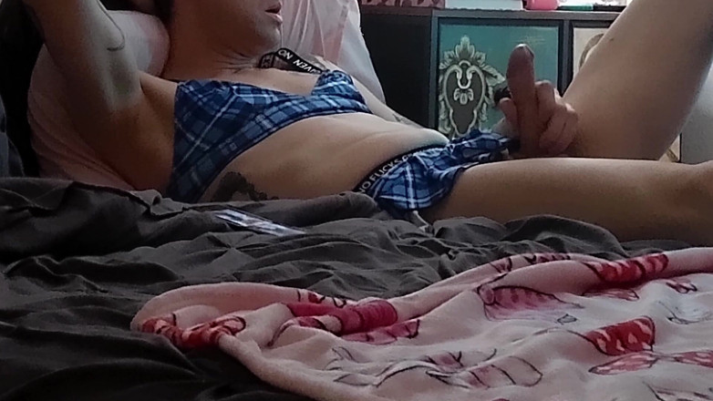 Biguy6999: Bobbie Shamelessly Masturbates While Her Friend Watches