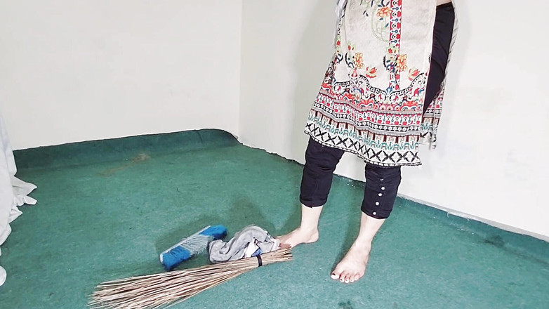 Netu: 섹시한 하녀 청소실과 너 모두를 유혹하는, 더러운 힌디어 이야기