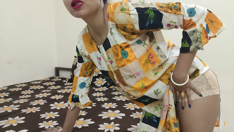 Saarabhabhi6: 吮吸我继女的鸡巴并操我的菊花