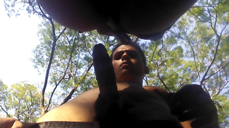 Femboy from Colombia: In de rivier met mijn buurman