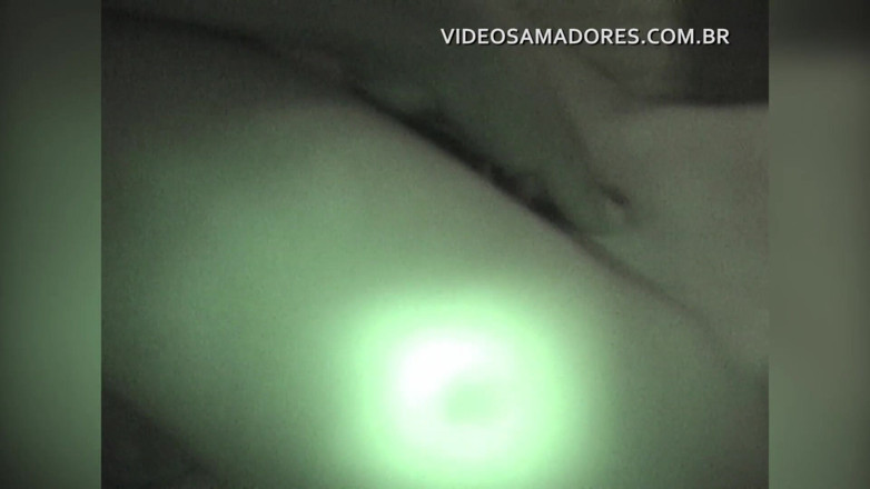 Amateurs videos: Giovane coppia fa sesso sul divano del salotto e registra...