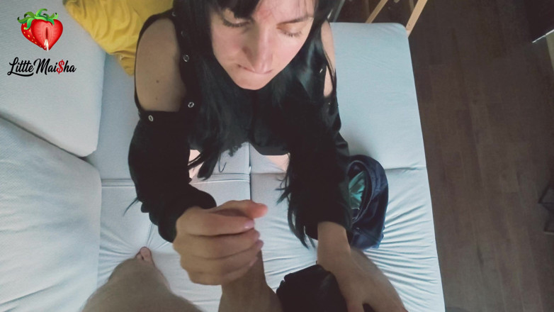 LittleMaisha: 사촌을 방문해서 머리 냄새를 맡고, 발로 기분 좋게 해줘요!