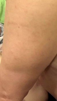 Squirt atomique par la chatte en forme de cœur de la petite monstre Carmen Callaway - le dieu squirt 4k