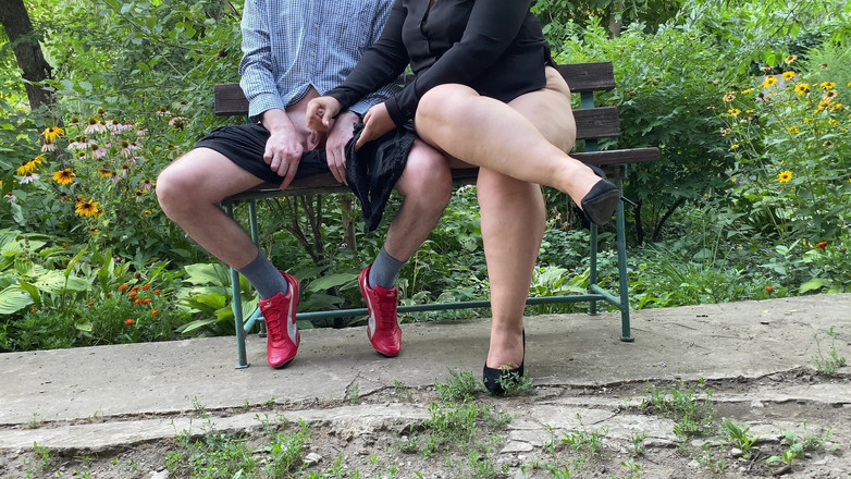 OurFetishLife: La matrigna spompina il figliastro e si lascia sborrare sulle...