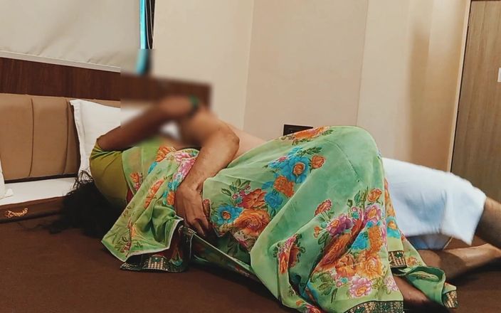 Harder299: Mama vitregă indiană amatoare excitată în sari, futută de un băiat...