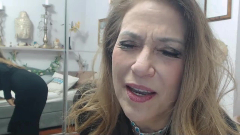 Melissa Johnson: Šukej mě v mých červených kobercových šatech