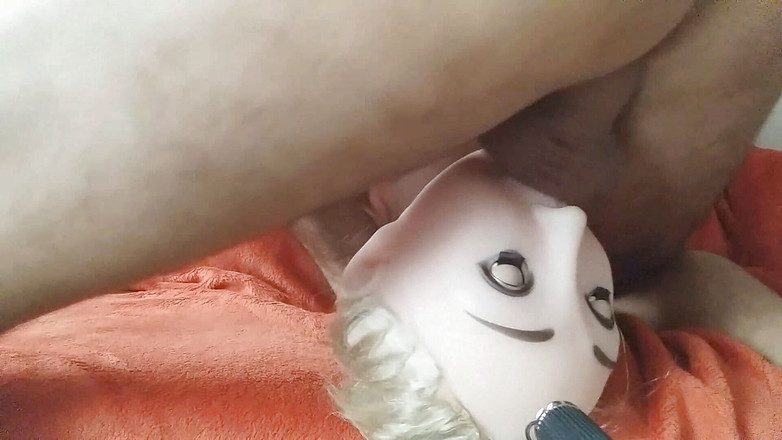 Naxy: Nouă jucărie blondă - spermă în gâtul ei