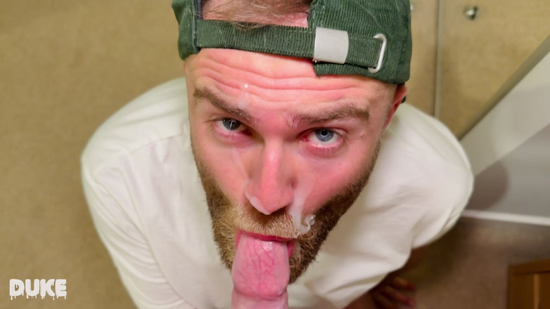 8IncherGinger: Deepthroat a sperma po celé sexy spodní tváři