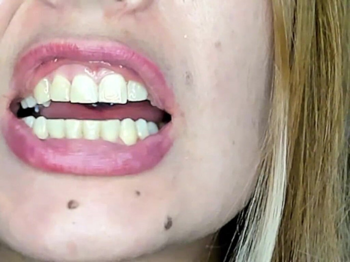 Angel eyes studio: 内視鏡！！巨大娘は25人のメンバーを同時に飲み込みました