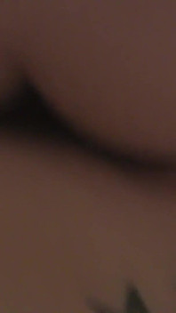 Tatlı ibne götü banyoda sikiliyor