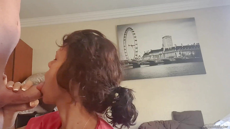 domslutfucker: 자지를 빨고 사정할 때까지 핸잡을 하는 핑크색 가운을 입은 소녀