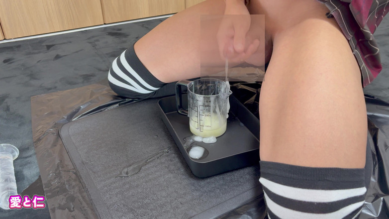 JAPAN FEMDOM: Sie kleidet sich als Frau und ejakuliert massiv in einen...