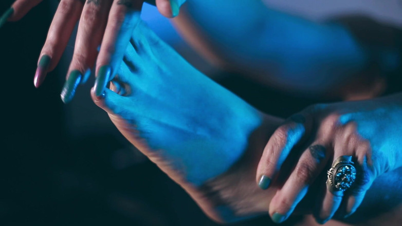Evol Feet: Uctívání nohou a horká masturbace s královnou Marilou